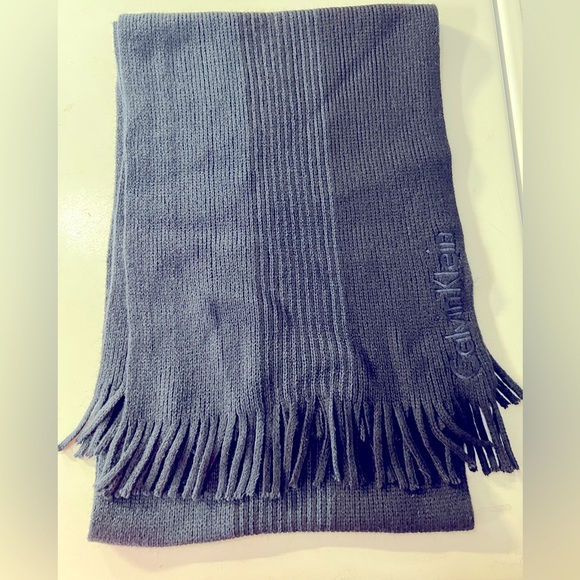 Calvin Klein blue gradient scarf - Picture 1 of 3